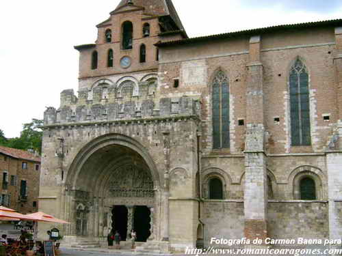 FACHADA SUR CON LA PORTADA